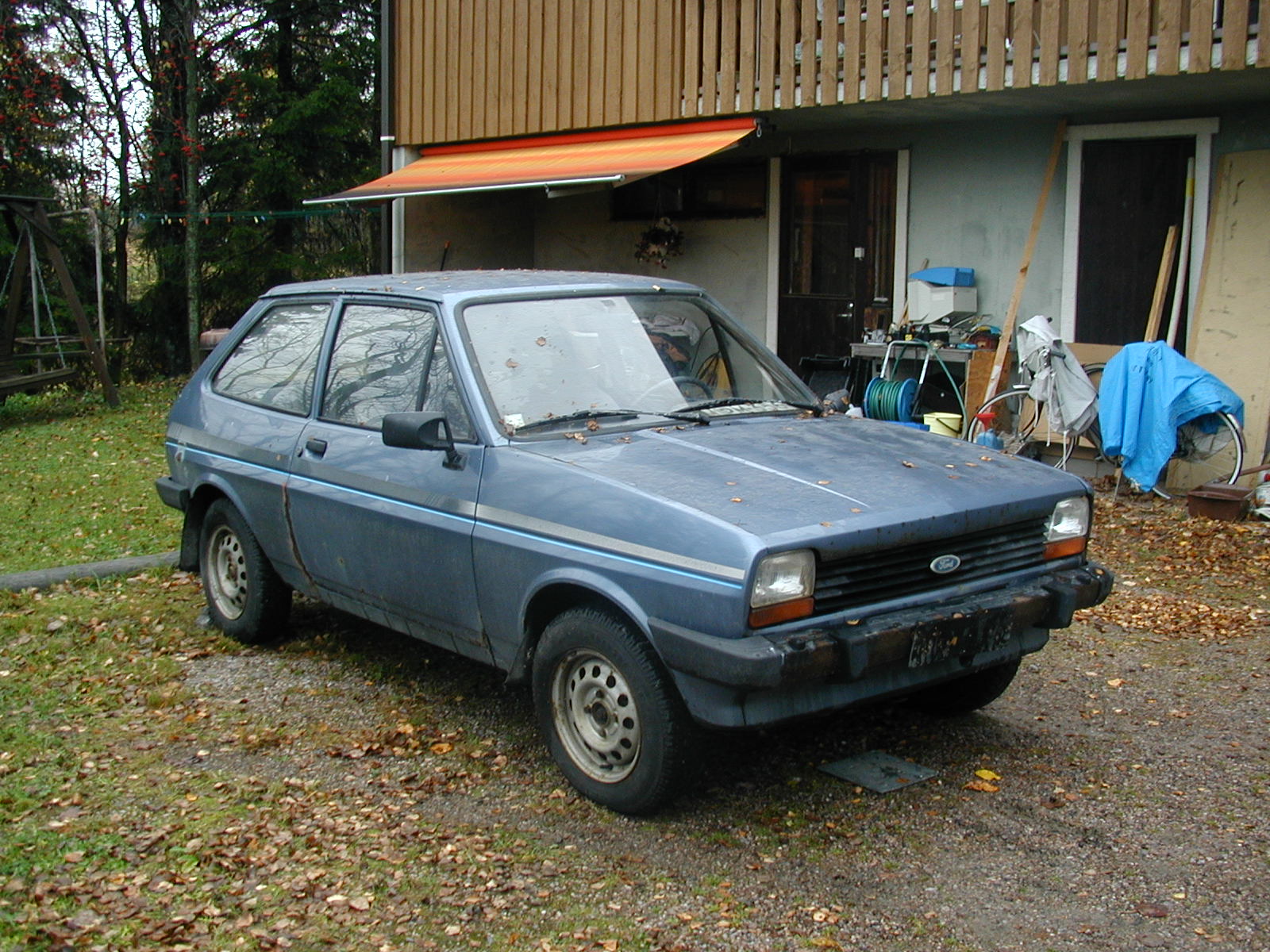 Picture of a poor little Fiesta before taking it to dump